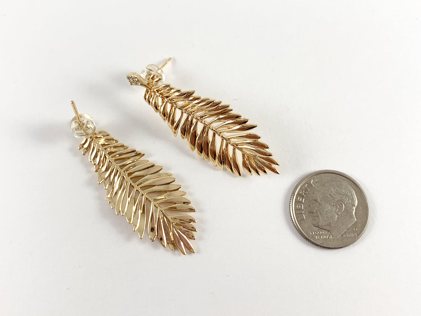 Aretes de hojas delicadas inspirados en el otoño con pavé de circonitas cúbicas en baño de oro o plata de 18 k sobre cobre, 3 pares