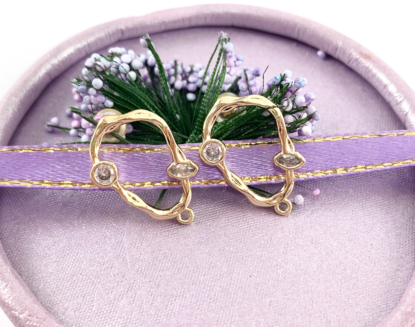 Componente de fornituras para pendientes de óvalos orgánicos con circonita cúbica geométrica y aro en cobre chapado en oro de 18 quilates, 5 pares