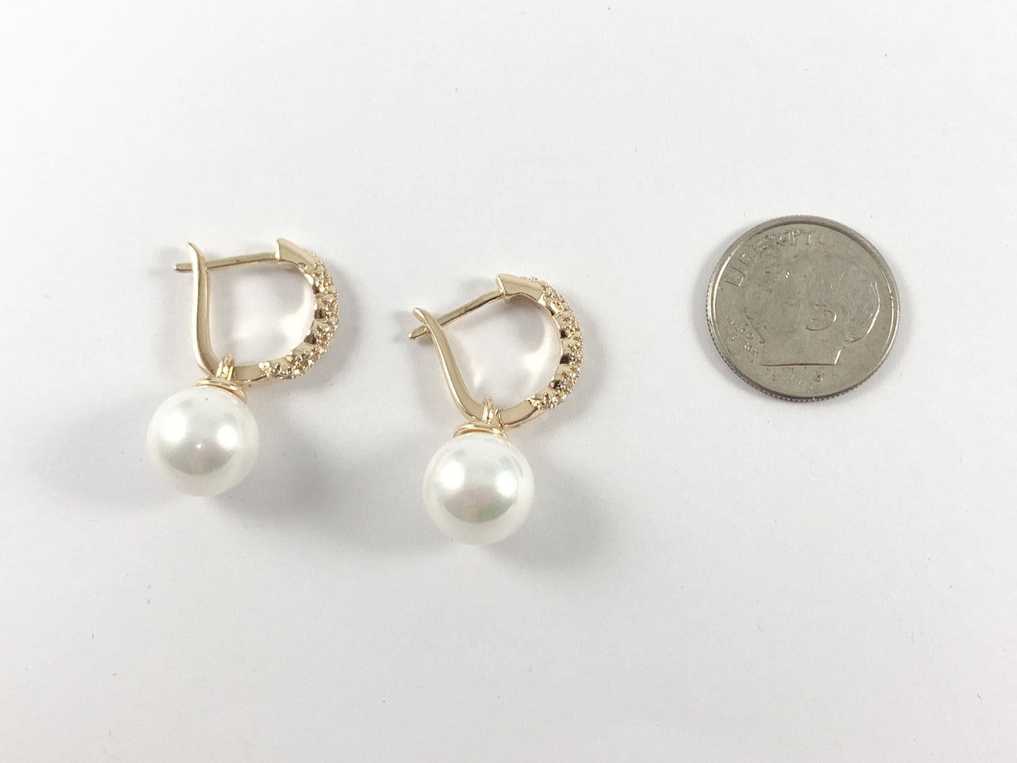 Elegantes aretes colgantes de perlas en pavé de circonita cúbica chapados en oro de 18 quilates sobre cobre, 3 pares
