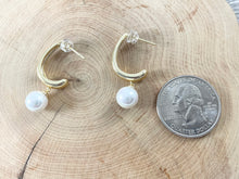 Cargar imagen en el visor de la galería, Pendiente colgante de perla minimalista chapado en oro o plata de 18 quilates sobre cobre, 3 pares