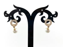 Cargar imagen en el visor de la galería, Pendientes colgantes de perlas MOP con circonita cúbica chapada en oro de 18 quilates, 4 pares