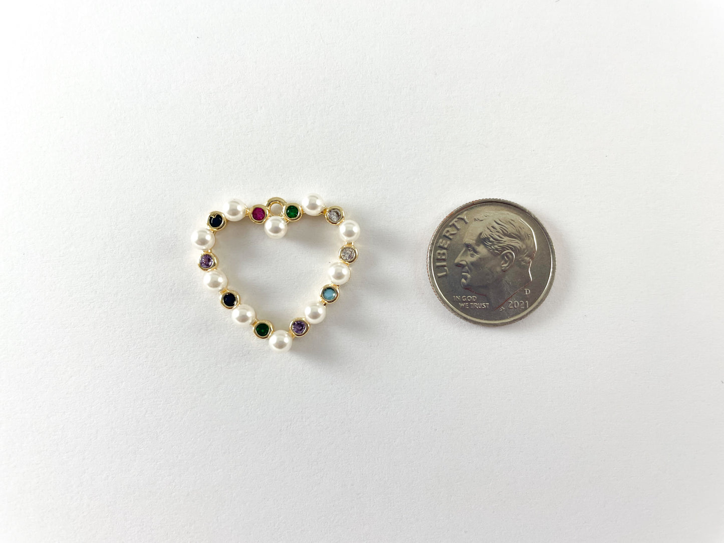 Colgante de corazón de perlas con pavé de circonitas múltiples, delicado, chapado en oro real de 18 quilates, sobre latón, 6 piezas