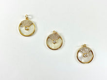 Cargar imagen en el visor de la galería, 18K Real Gold Plated Micro CZ Pave White Lip Shell Circle Coin Charm Pendant Over Copper 6pcs