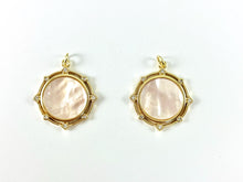 Cargar imagen en el visor de la galería, 18K Real Gold Plated Micro CZ Pave White Lip Shell Circle Coin Charm Pendant Over Copper 6pcs