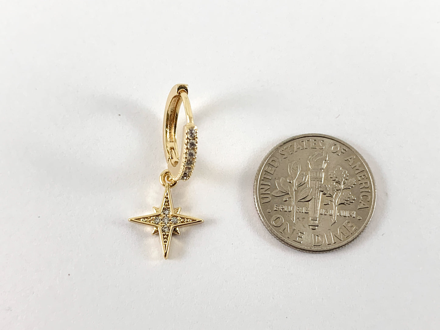 Pendiente colgante con dije en forma de estrella, chapado en oro real de 18 quilates, con circonita pavimentada, Huggies, 4 pares