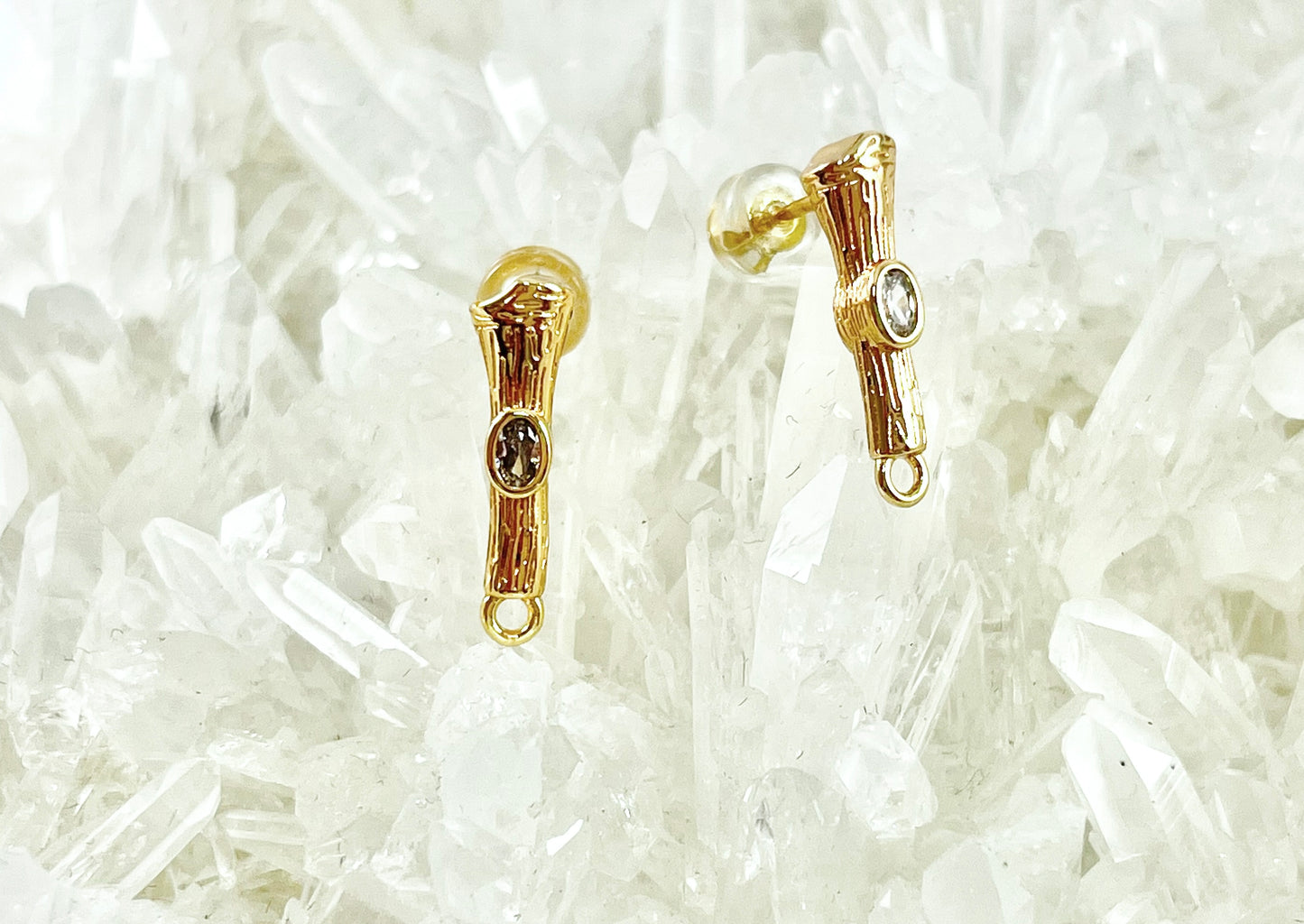Rama de oro con componente de perno prisionero de arete pavimentado de circonita cúbica sobre cobre, 5 pares