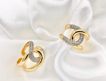 Cargar imagen en el visor de la galería, Beautiful 2 Tone Bold Interlock CZ Pave Link Interlocking Statement Rings in 18K Gold/Silver Plated Copper 4 PCS
