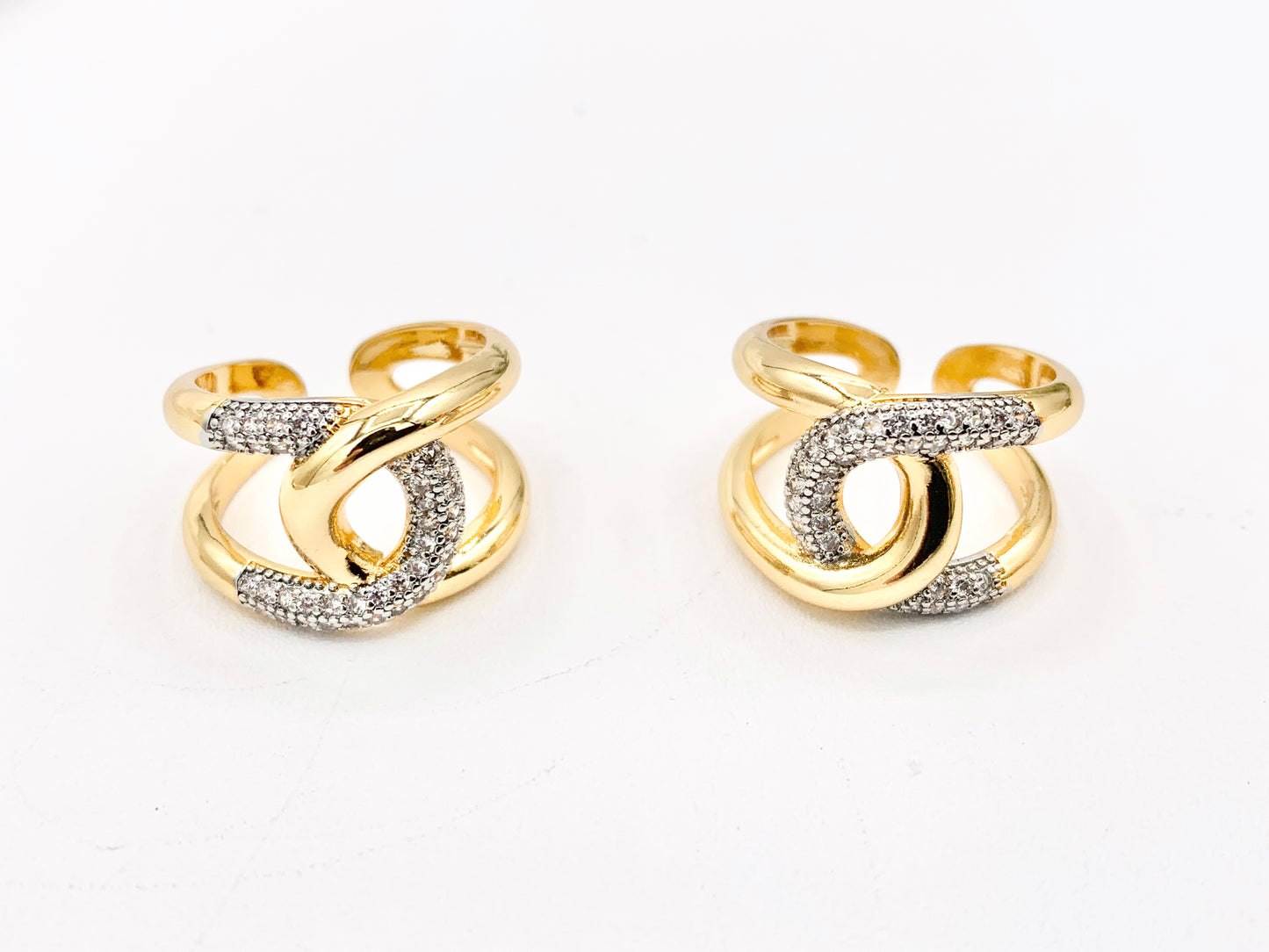 Beautiful 2 Tone Bold Interlock CZ Pave Link Interlocking Statement Rings in 18K Gold/Silver Plated Copper 4 PCS
