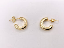 Cargar imagen en el visor de la galería, Minimalist Plain Thick Earring Hoops in 18K Gold Plated Over Brass  5 PAIRS
