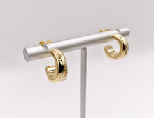 Cargar imagen en el visor de la galería, Minimalist Plain Thick Earring Hoops in 18K Gold Plated Over Brass  5 PAIRS
