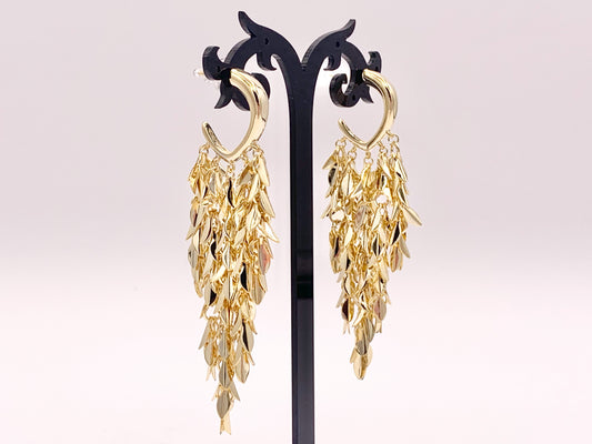 Pendientes con flecos y borlas de hojas de plumas de Glamorous en cobre chapado en oro de 18 quilates, 1 par