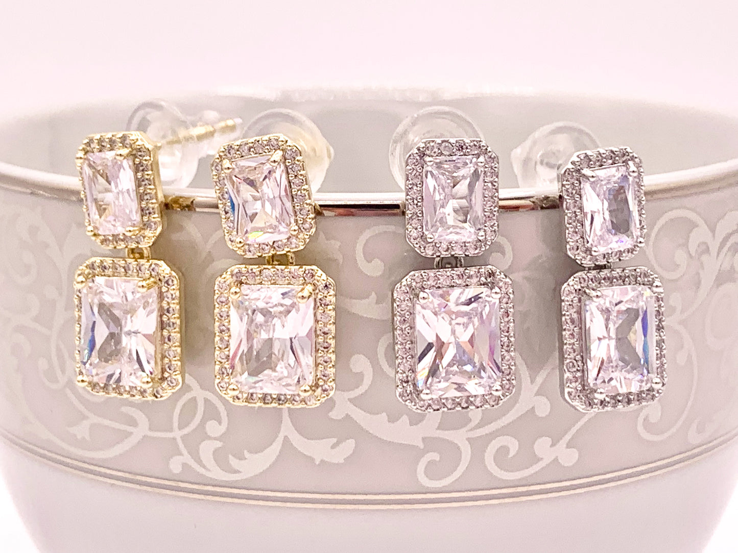 Pendientes rectangulares con pavé de circonita cúbica deslumbrante con diamantes de imitación deslumbrantes y talla esmeralda en oro de 18 quilates o cobre chapado en plata, 3 pares