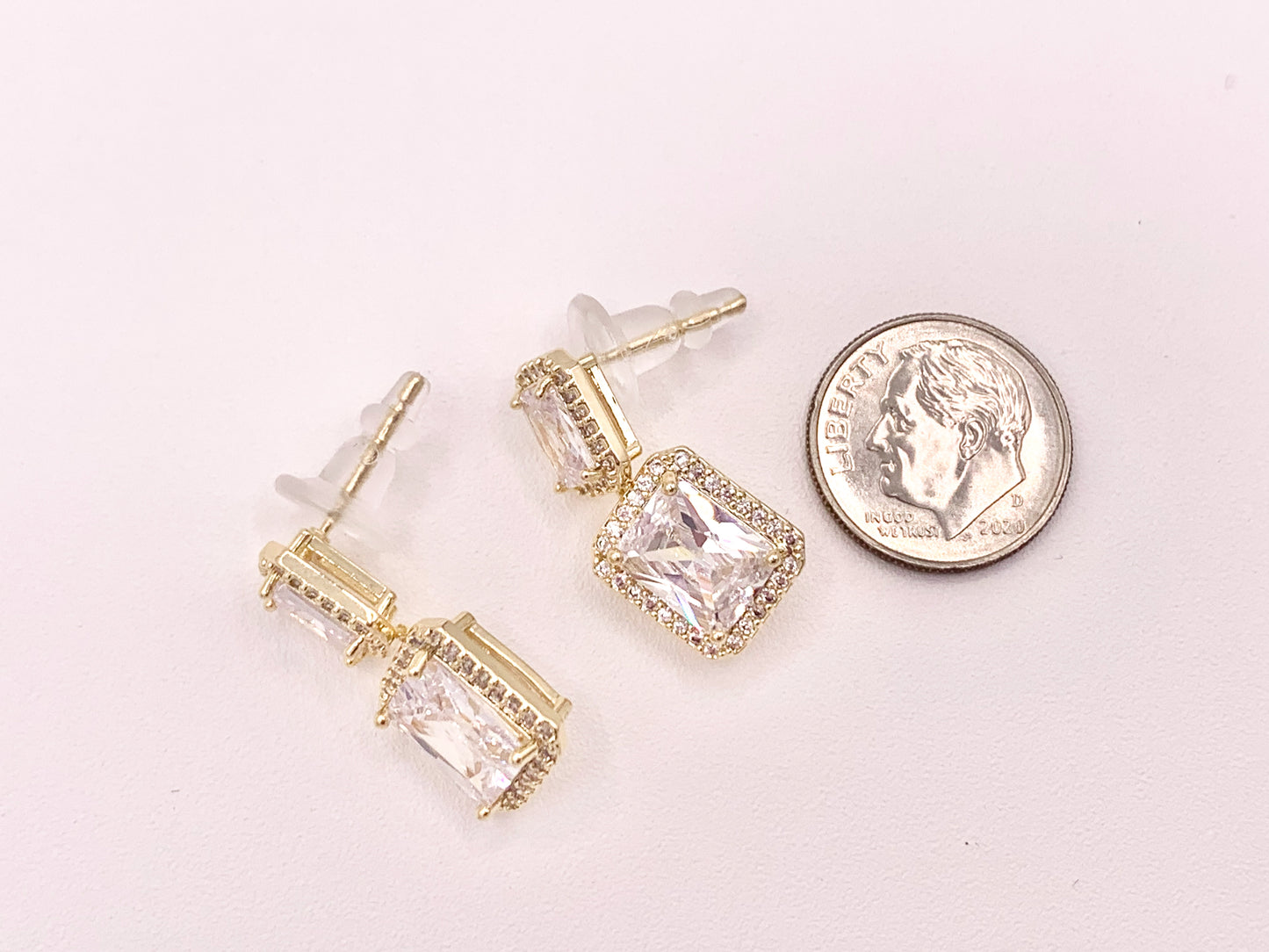Pendientes rectangulares con pavé de circonita cúbica deslumbrante con diamantes de imitación deslumbrantes y talla esmeralda en oro de 18 quilates o cobre chapado en plata, 3 pares