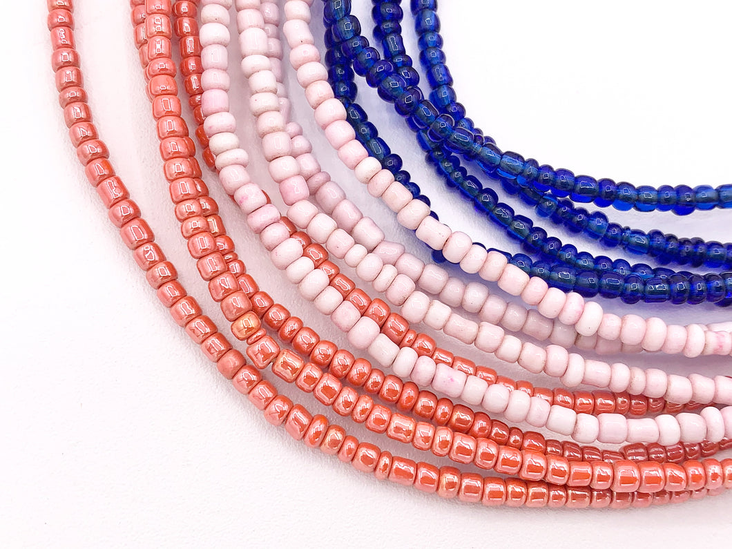 Cuentas de semillas africanas de 3 mm hechas a mano de vidrio de Ghana en coral, rosa claro y azul