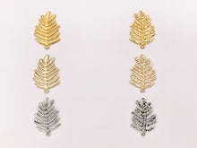 Load image into Gallery viewer, 25x37mm Pewter Oak Leaf Pendants Double Sided 2 Styles in 1 Leaf Charms Bulk Order in Matte Gold, Gold, Silver, Brass, Gunmetal and Patina
