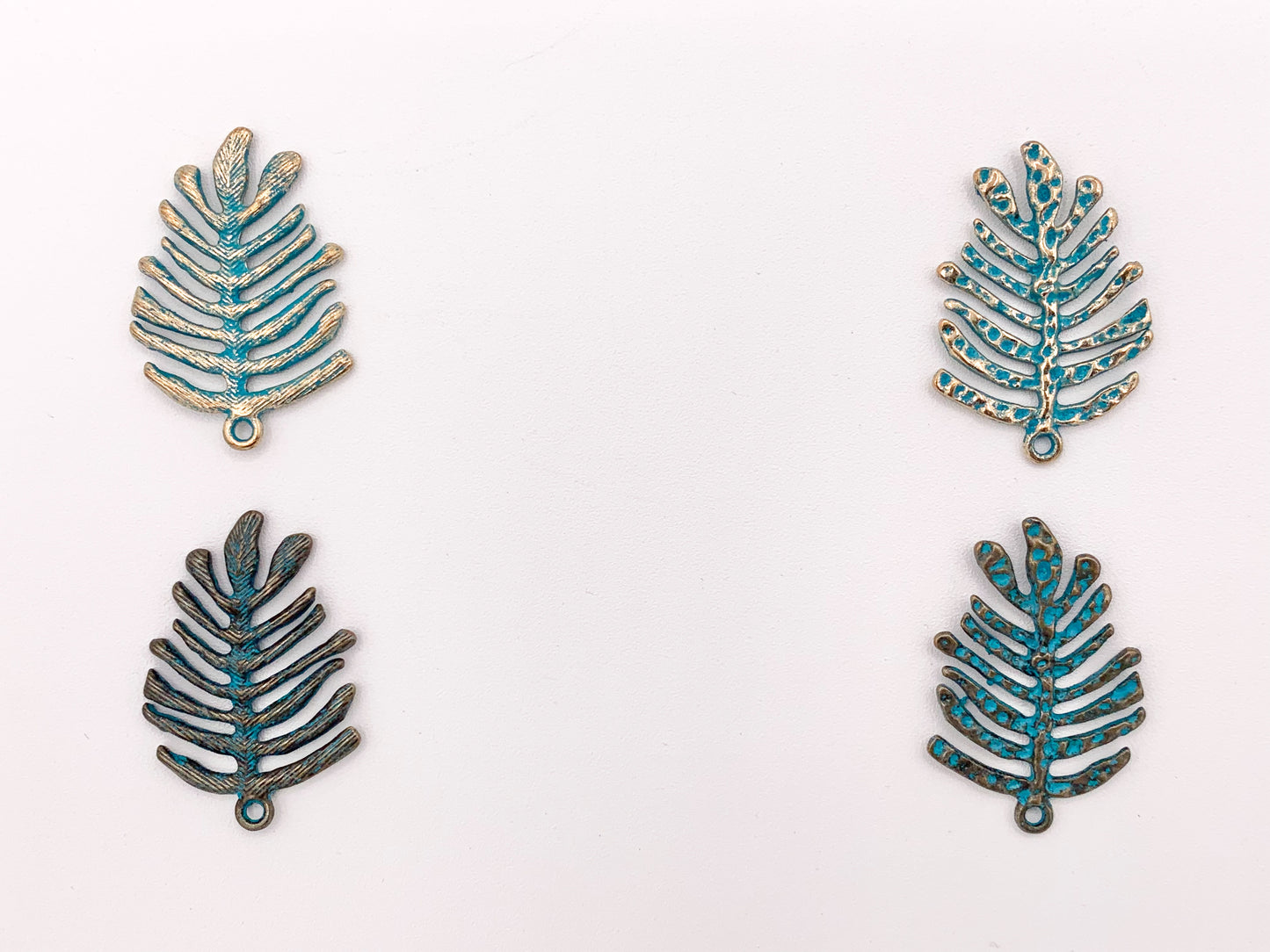 Colgantes de hoja de roble de peltre de 25x37 mm de doble cara 2 estilos en 1 hoja de encantos pedido a granel en oro mate, oro, plata, latón, bronce y pátina