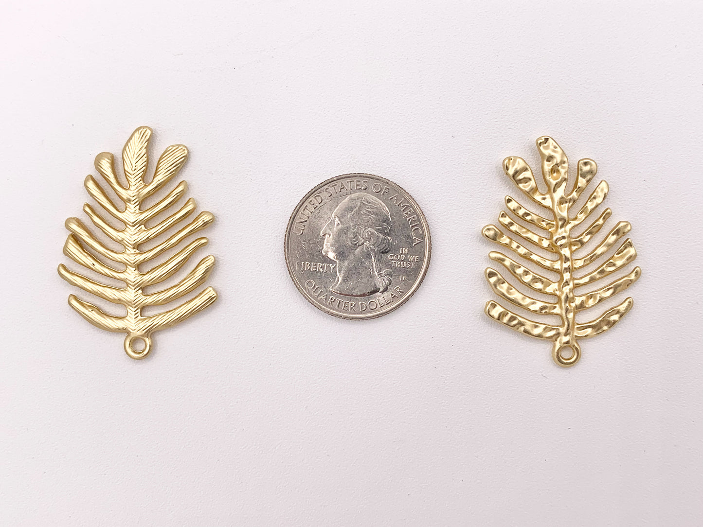 Colgantes de hoja de roble de peltre de 25x37 mm de doble cara 2 estilos en 1 hoja de encantos pedido a granel en oro mate, oro, plata, latón, bronce y pátina