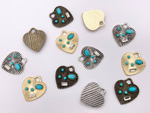 Cargar imagen en el visor de la galería, 20mm Pewter Heart With Turquoise Charms Valentine&#39;s Day Heart Pendants in Matte Gold, Silver and Bronze Color
