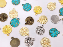 Cargar imagen en el visor de la galería, 16mm Pewter Compass Charms Cute Carved Coin Pendants in Matte Gold, Gold, Silver, Bronze and Blue Patina Color
