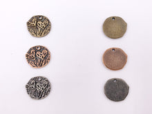 Cargar imagen en el visor de la galería, 18x20mm Pewter Heart Coin Charms Valentine&#39;s Day Heart Pendants in 9 Colors
