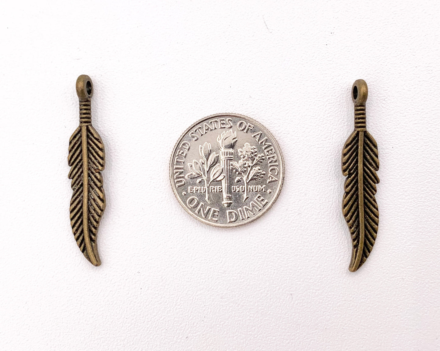 6x29mm Pewter Small Feather Charms Pedido a granel de estilo indio nativo americano en oro rosado, oro antiguo, cobre, latón, bronce y pátina