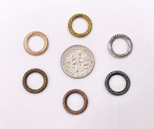 Cargar imagen en el visor de la galería, 13mm Pewter Textured Roped Circle Ring Pendants Bulk Order in Gold, Rosy Gold, Silver, Brass, Copper, Gunmetal
