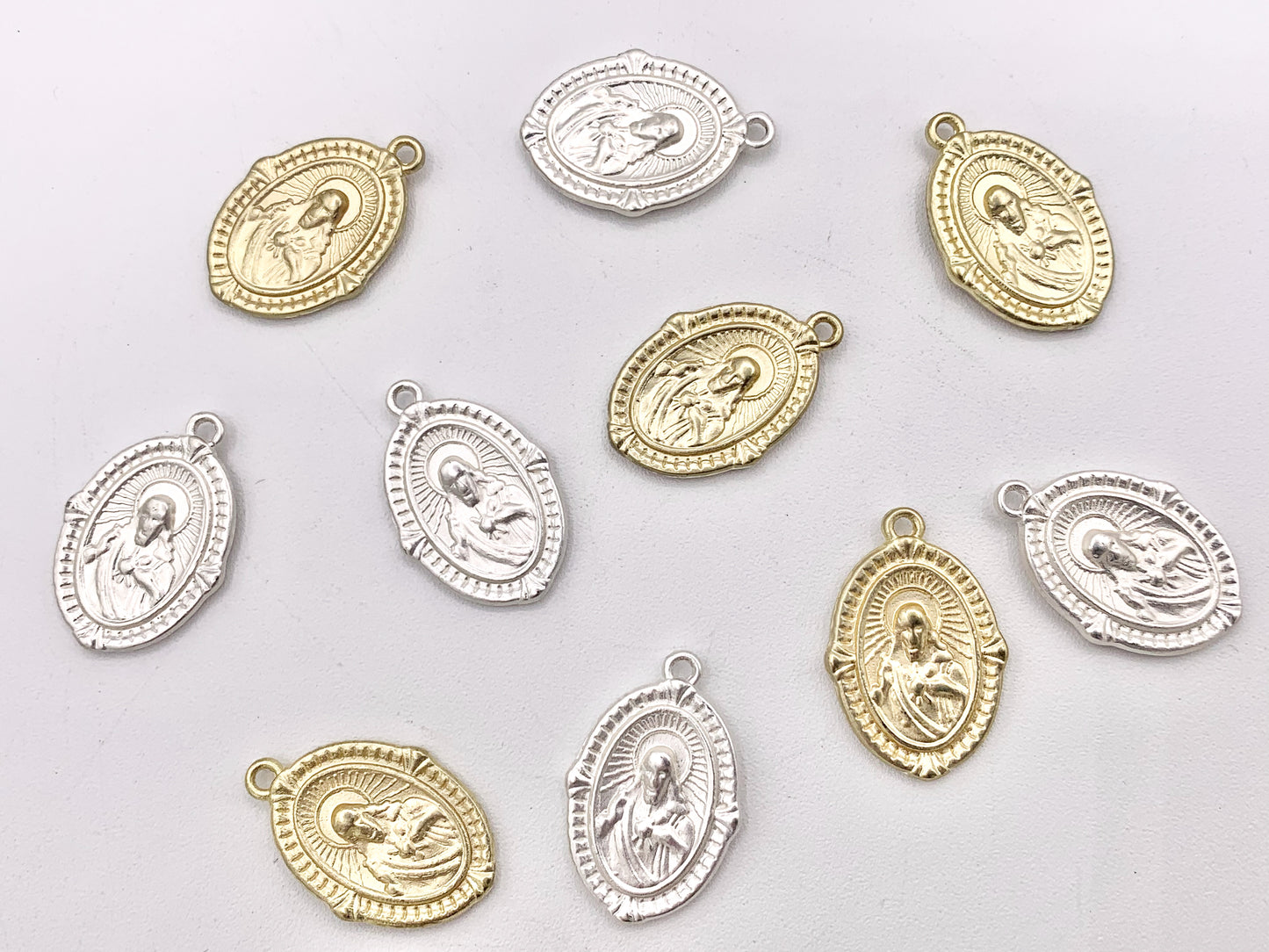 18x26mm Pewter Oval Jesus Charms Matte Gold Matte Silver Religious Pendants 15 PCS