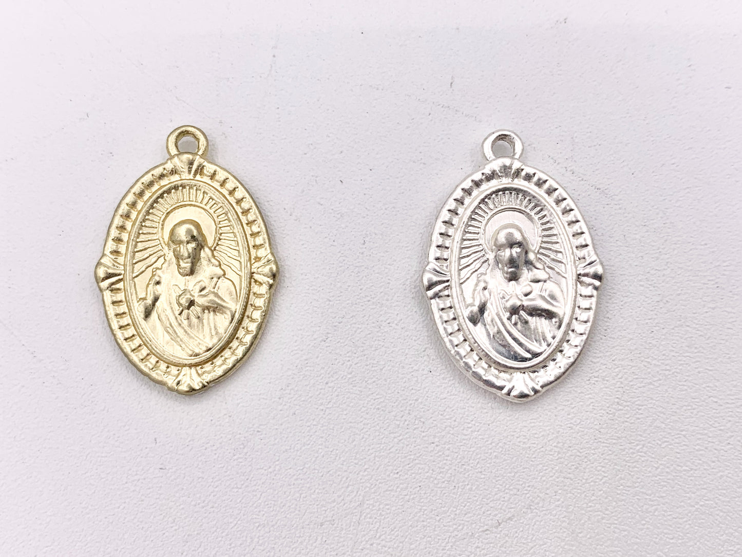 18x26mm Pewter Oval Jesus Charms Matte Gold Matte Silver Religious Pendants 15 PCS