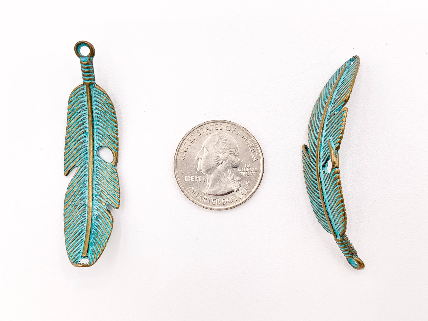 Conectores de plumas de peltre de 15x57 mm / 2,25 pulgadas, pedido a granel de estilo indio nativo americano en oro antiguo, plata, cobre, latón y pátina