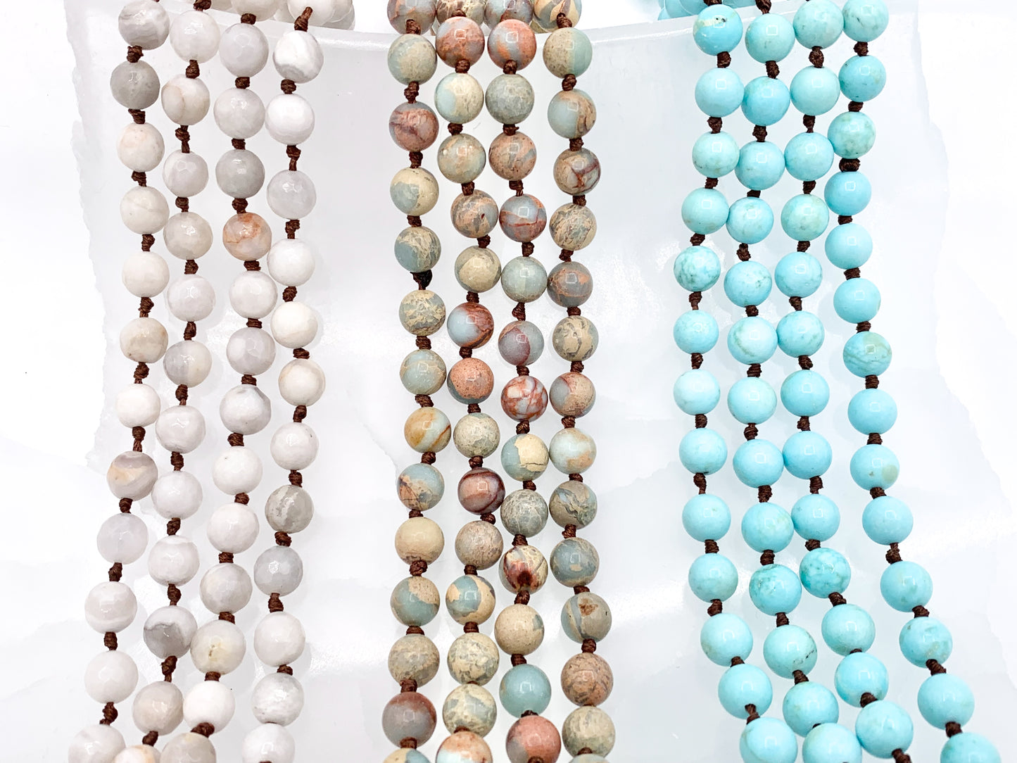 Collar anudado de piedras preciosas hecho a mano de 60" - ónix negro, lapislázuli, jaspe de hoja de plata, ágata de encaje blanco, Aqua Terra y collar con cuentas de magnesita