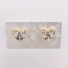 Cargar imagen en el visor de la galería, Shiny Heart Earring Studs in Cubic Zirconia 18K Gold plated Copper 3 PAIRS

