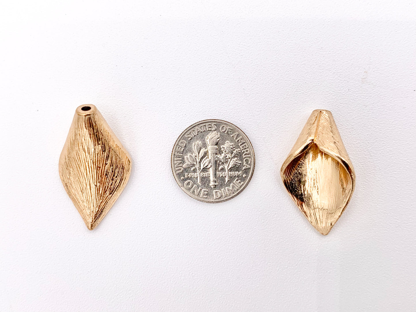 15x26mm Pewter Leaf Shape Beads Borla Cap Bead Cap Pedido a granel en oro mate, oro, plata, latón y bronce