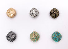 Cargar imagen en el visor de la galería, Cuentas espaciadoras en espiral de moneda en forma de remolino de peltre de 13x14 mm, oro rosado, plata, bronce, bronce y pátina
