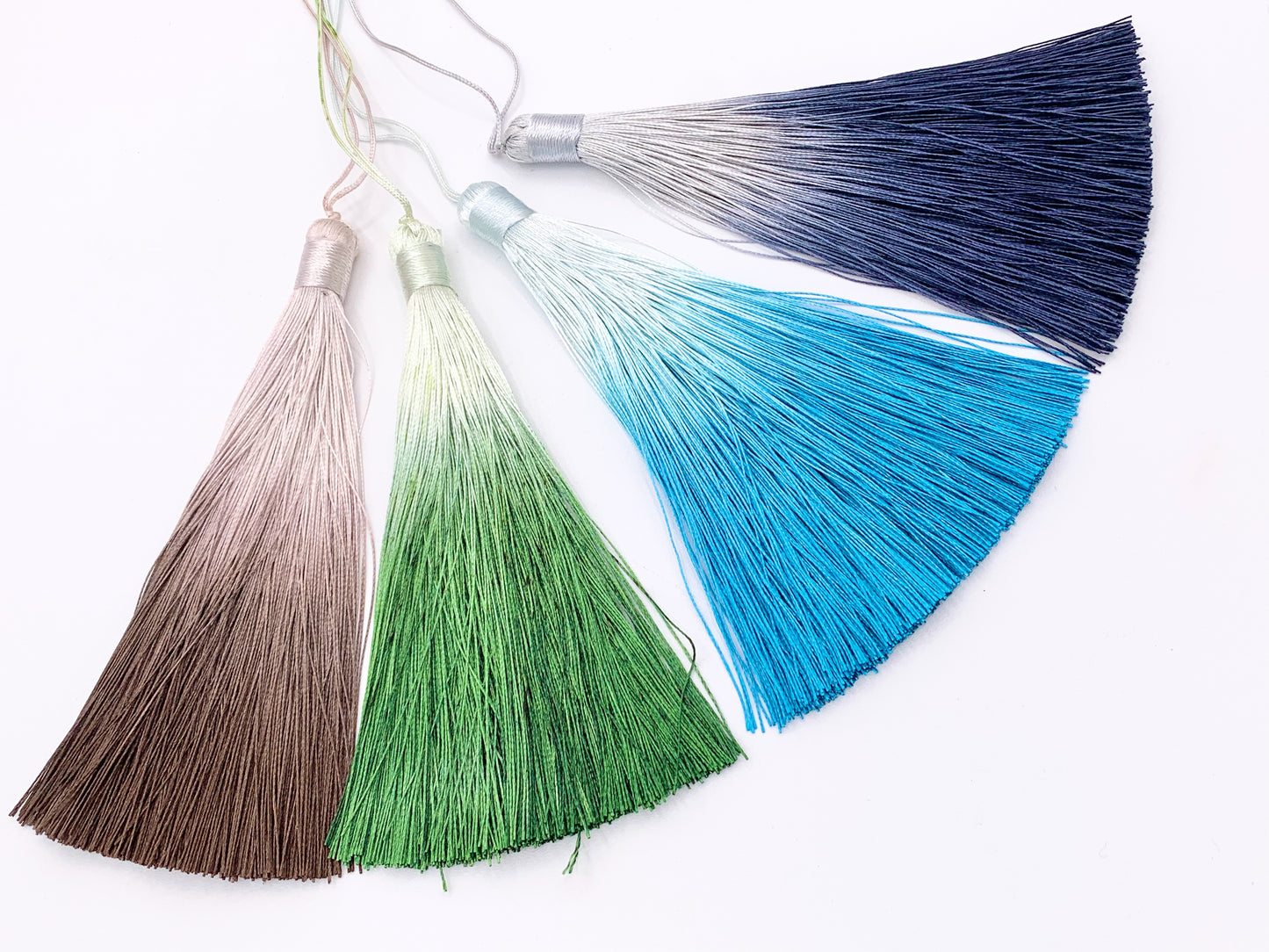 Borla de seda de 5,25 pulgadas de largo, hermoso color graduado, borla hecha a mano, borla grande Mala, marrón, verde, azul, azul marino