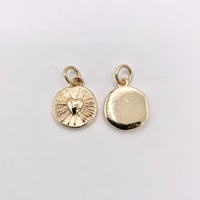 Cargar imagen en el visor de la galería, 10mm Tiny Heart Coin Charm in Real Gold 18K Plated Over Copper 10 PCS
