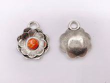 Cargar imagen en el visor de la galería, Tibetan Silver Flower Pendant With Spiny Oyster and Labradorite Handmade Pendant 1 PC
