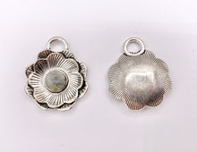 Cargar imagen en el visor de la galería, Tibetan Silver Flower Pendant With Spiny Oyster and Labradorite Handmade Pendant 1 PC
