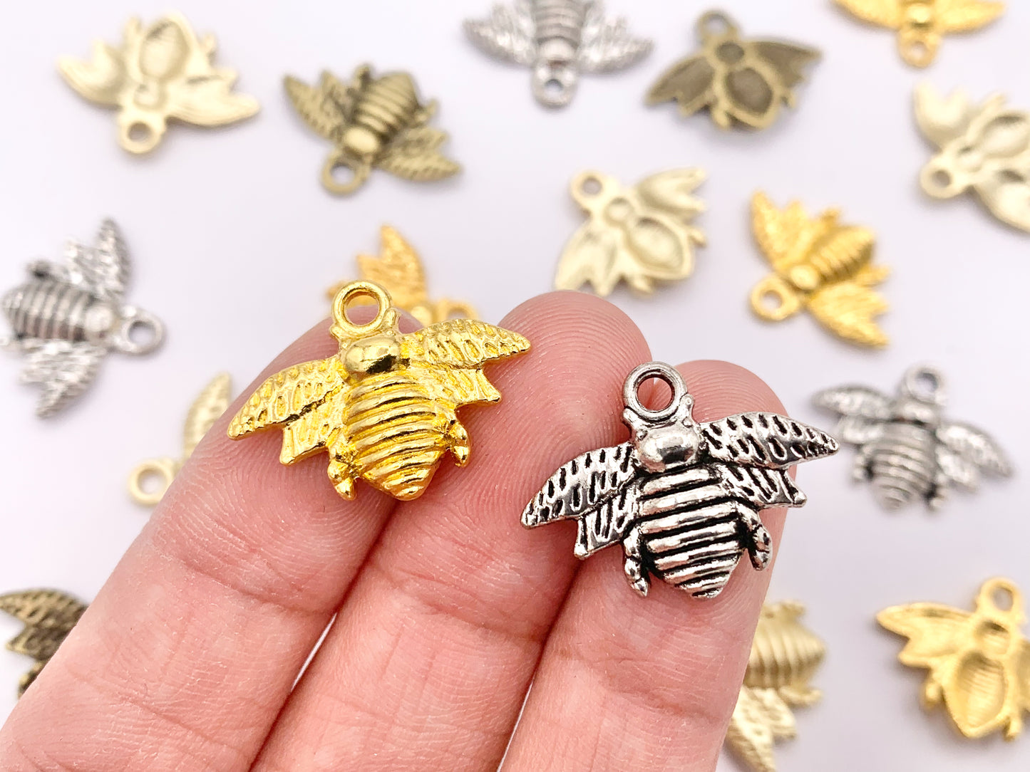 21x16mm Pewter Bumble Bee Carved Pendants Cute Animal One Sided Charms Bulk Order in Gold, Matte Gold, Silver, Brass