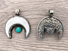 Cargar imagen en el visor de la galería, Tibetan Silver Bone Horn Pendant with Turquoise Handmade Pendant
