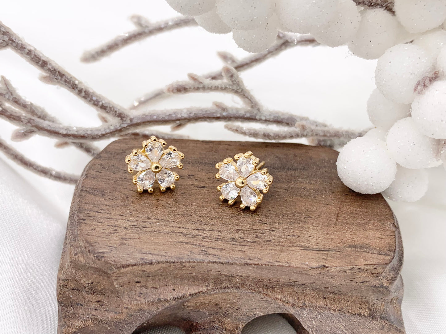 Beautiful Rhinestone Flower CZ Pave Daisy Earring Studs in Gold 18K Plating over Copper 5 PAIRS