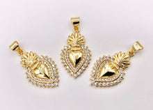 Cargar imagen en el visor de la galería, Rhinestone Heart Charm Pendants in CZ Pave 18K Gold Plated Copper 6 PCS
