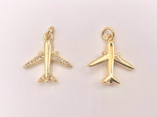 Cargar imagen en el visor de la galería, Airplane Charms in CZ Pave 18K Gold Plated Over Copper 10 PCS
