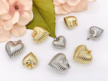 Cargar imagen en el visor de la galería, Cute Etched Puffy Heart Pendant Charms in 18K Gold or Silver Plated Copper 5 PCS/ 6 PCS
