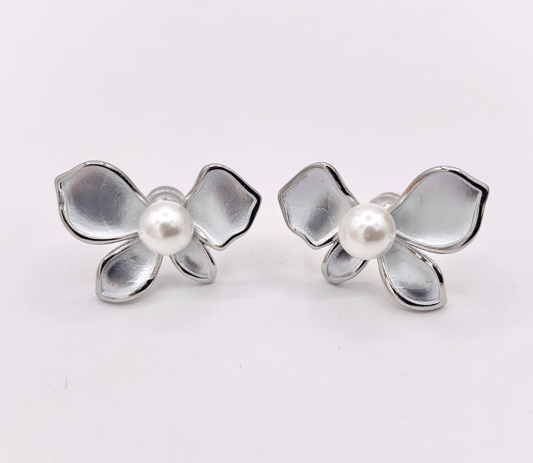 Simple Matte Silver Butterfly Earrings Studs with Pearl in Silver Plated Copper 4 PAIRS