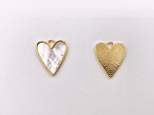 Cargar imagen en el visor de la galería, Mother of Pearl Heart Pendant Charm in Real Gold 18K Plated Over Brass 6PCS
