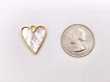 Cargar imagen en el visor de la galería, Mother of Pearl Heart Pendant Charm in Real Gold 18K Plated Over Brass 6PCS
