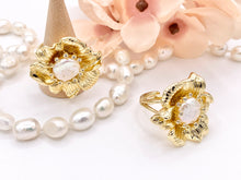 Load image into Gallery viewer, Detailed Flower Freshwater Pearl Rings in 18K Real Gold Plated Copper Adjustable Statement Ring 3 PCS
