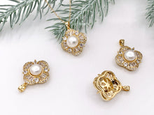 Cargar imagen en el visor de la galería, Stunning CZ Diamond Large Pearl Clover Quatrefoil Pendants in 18K Gold plated Copper 4PCS
