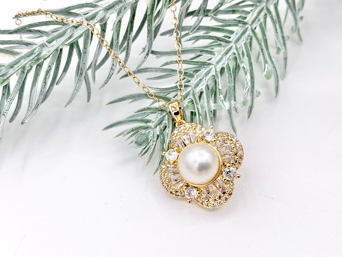 Stunning CZ Diamond Large Pearl Clover Quatrefoil Pendants in 18K Gold plated Copper 4PCS