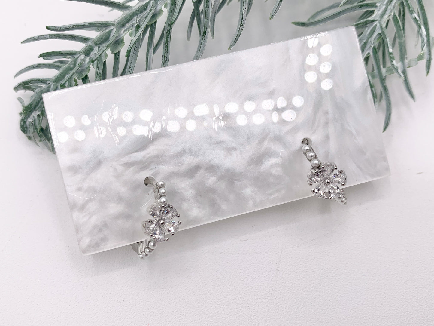 Beautiful Rhinestone Flower CZ Pave Daisy Earring Huggies With Pearls in Gold/Platinum 18K Plating over Copper 5PAIRS